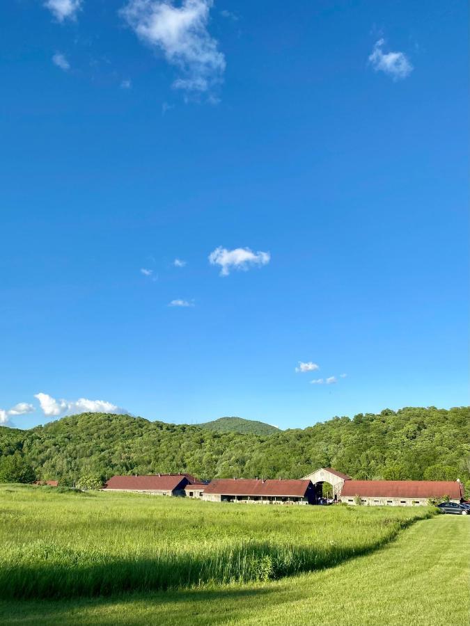 Beatnik Hotel Bromont Eksteriør bilde